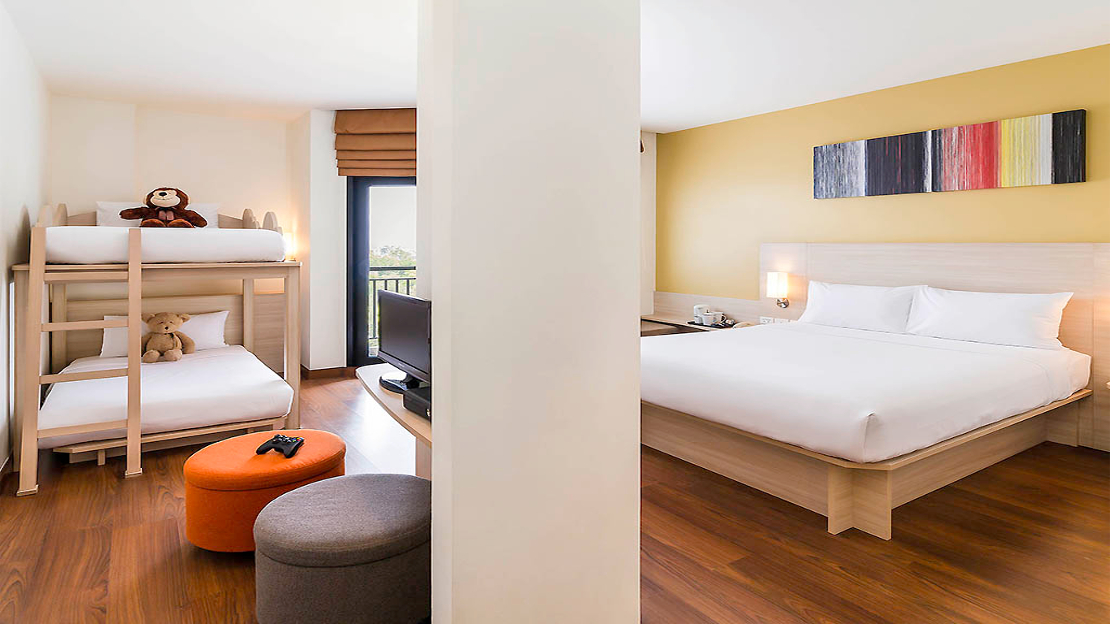 Family Room with 1 Double and 1 Bunk Bed	